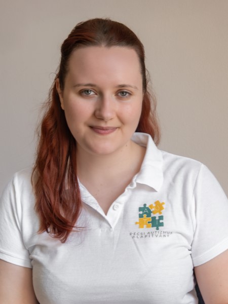 - Végzős pszichológus hallgató- Képzésben lévő ABA technikusi terapeuta